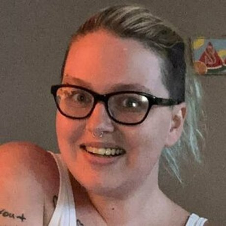 skylar swallows naked model photo