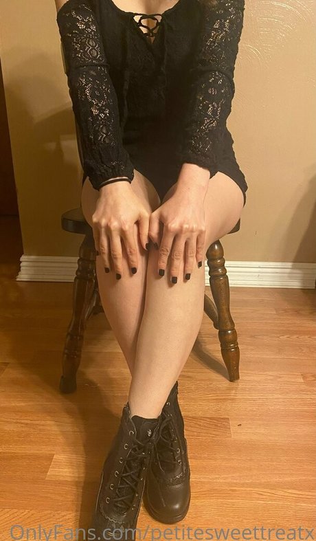 petitesweettreatx xxx model img