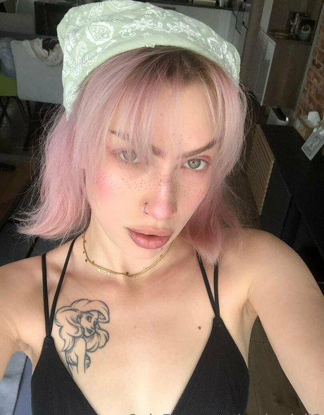 emiardeli2 model top photo