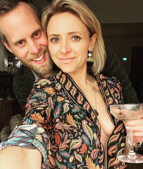 Christine Lakin model sexy img