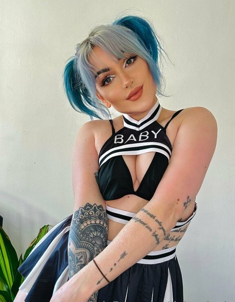 daisypinnix nude model image