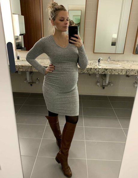 Goddess Rainn sexy actress pic