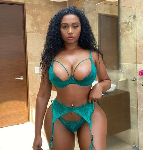 britliv star hot pictures