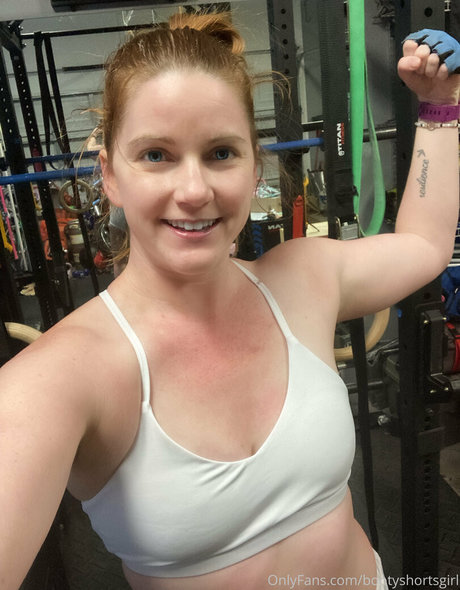 bootyshortsgirl hot model images