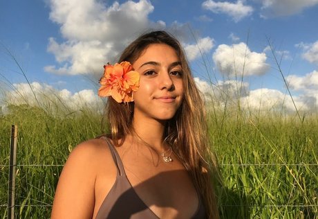 Heidii r exclusive model photo