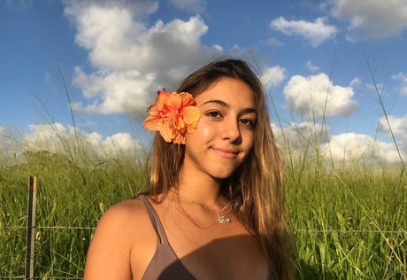 Heidii r art model gallery