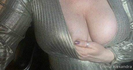 uniquilyyours model naked gallery