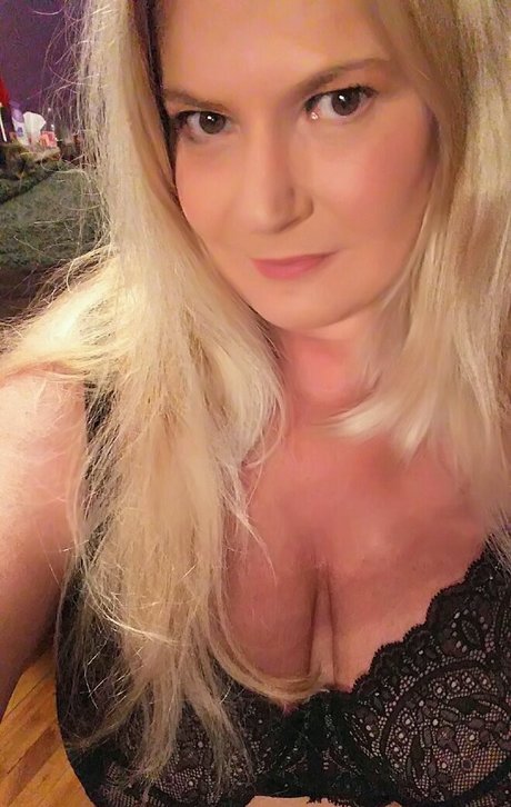 uniquilyyours pornstar hd pic