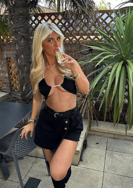 izzytaffs pornstar nude pictures