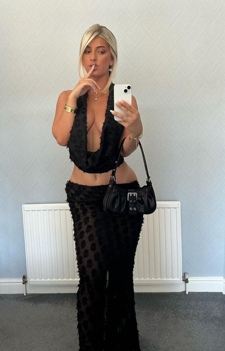 izzytaffs naked actress images