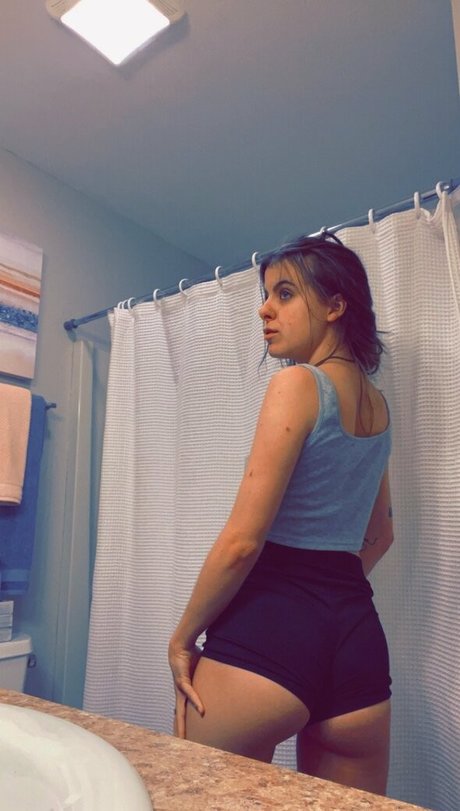 blufire999 model pornographic picture