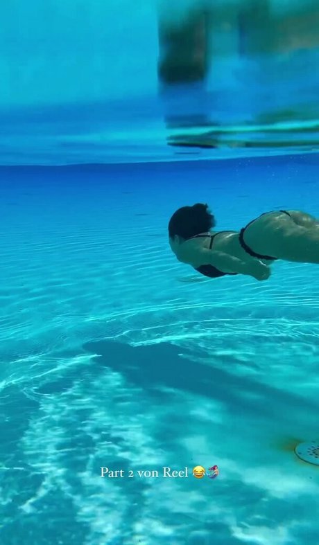 busty mom onlyfans pornographic gallery