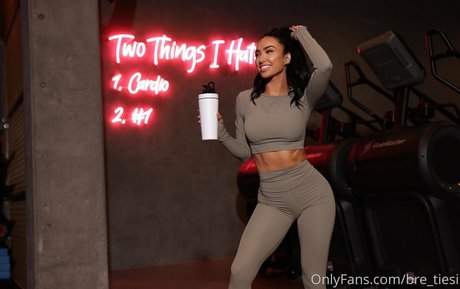 bre tiesi perfect model gallery