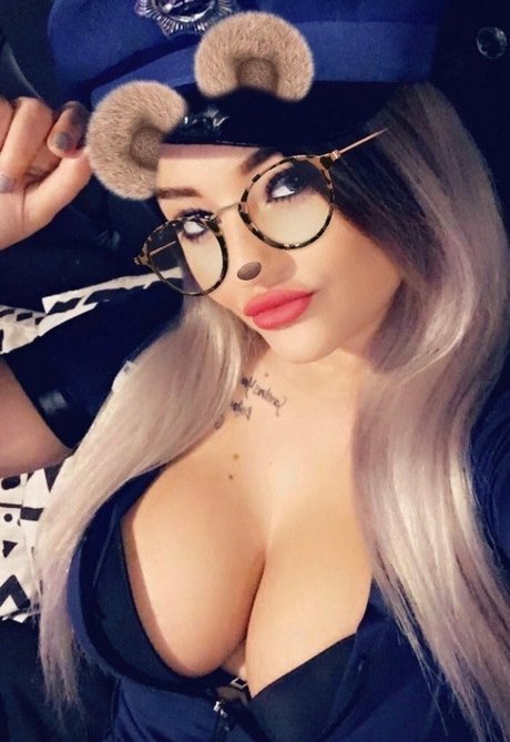 twonaughtysisters model pretty pics