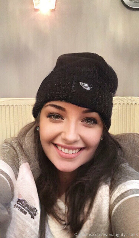 female popular onlyfans sexy nudes photos