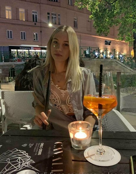 margo leevony model high quality image