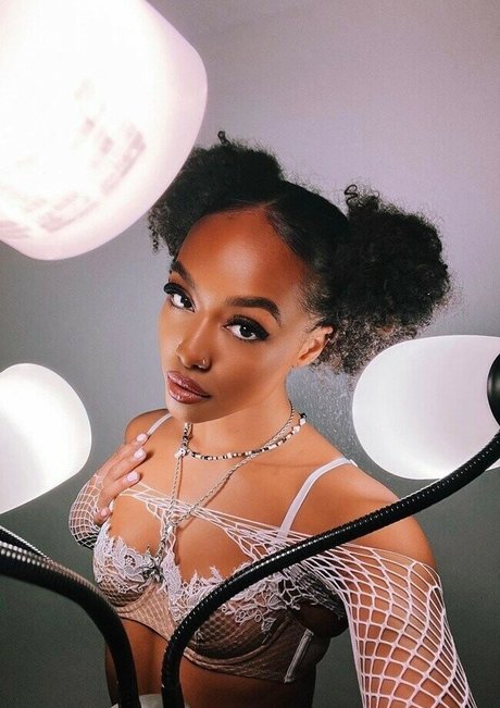 yourfavbubblebuttt pornstar high quality images