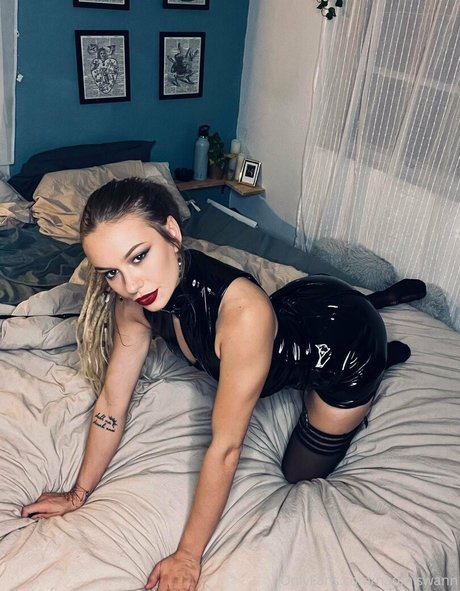 busty mom onlyfans free porn picture