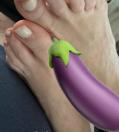 adelaide sportsfeet beautiful actress img