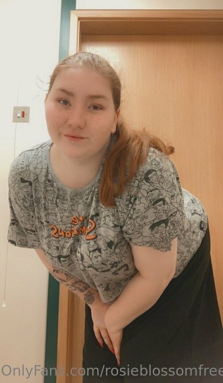 rosieblossomfree model nice pictures