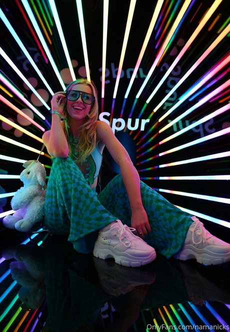 namanicks pornographic model img