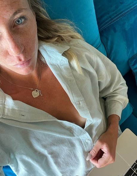 ita96elly art model picture