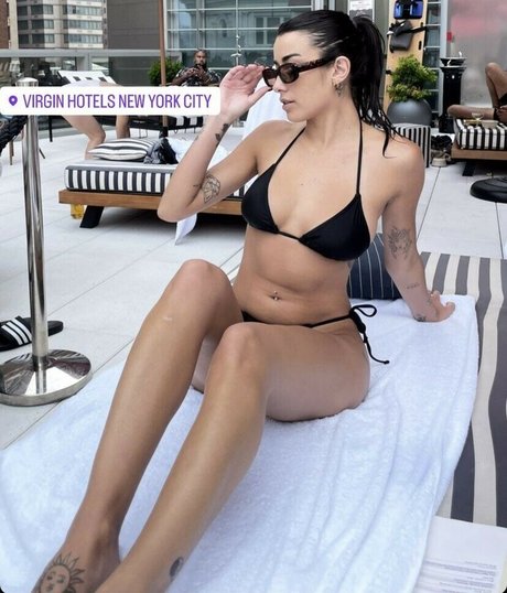 dela roo pornstar naked image