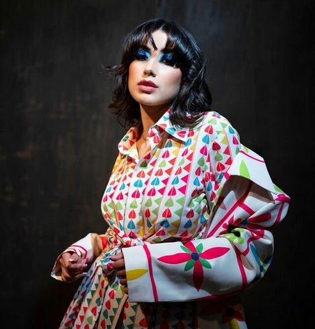 dela roo top actress pic