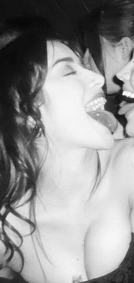 dela roo xxx actress gallery