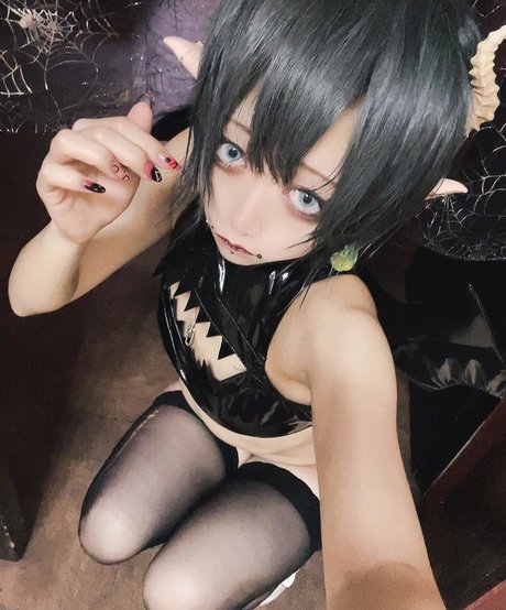 Mokumoku Free_ sexy model picture