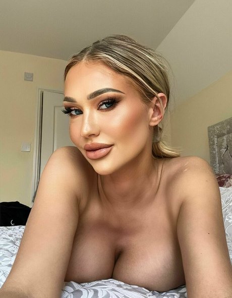 sophiereadeofficial erotic pornstar pic