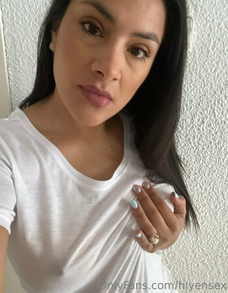 hiyensex model erotic pic