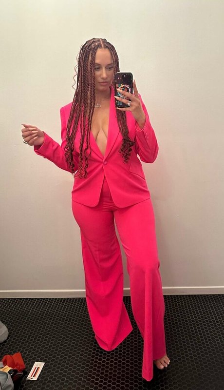 Yesjulz model high quality photos