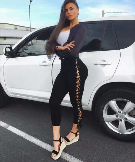 Valeria Berwolf hd actress pictures