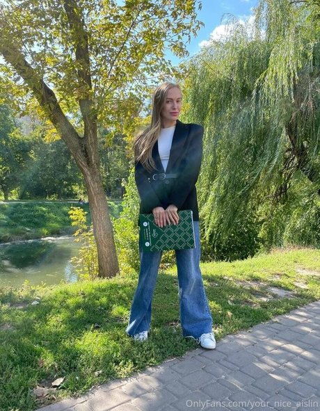 your nice aislin model erotic pic