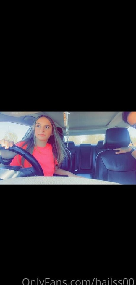 hailss00 model naked galleries