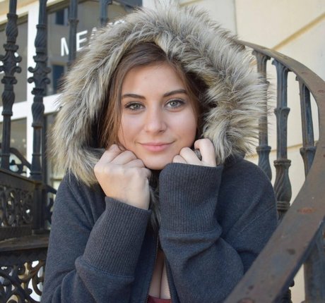 Caroline Casbon exclusive actress image