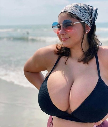 Caroline Casbon model nude pic