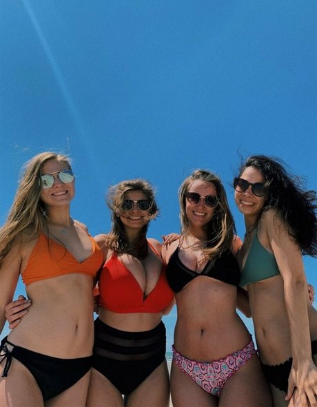 Caroline Casbon hot actress img