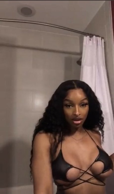 LayahsTs pornstar free galleries