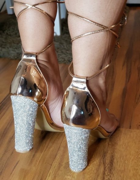 busty mom onlyfans nude galleries