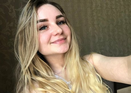 violetcherryy nude model pictures