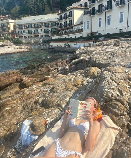 Iris Apatow pornstar nudes galleries