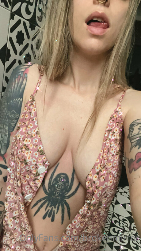 Brokenmirror__ model free pic