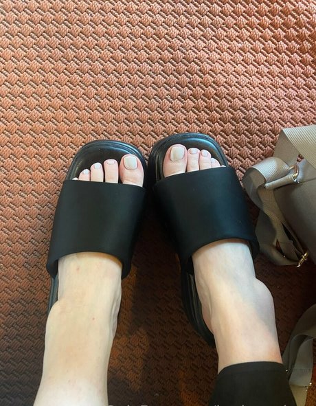 Brokenmirror__ erotic pornstar images