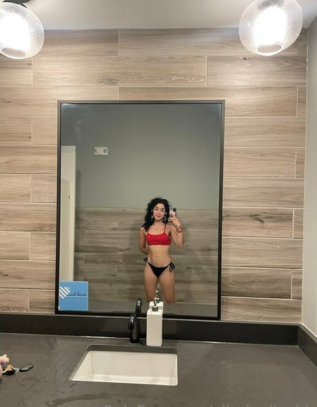 alluringliyahh star pretty pictures