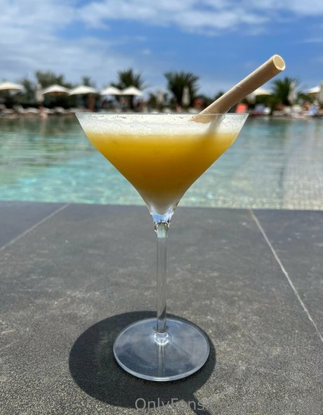 caitydrop high quality pornstar pic