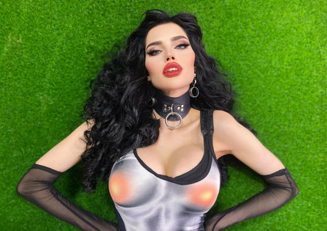 thedamefree model photo