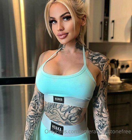 emeraude stonefree model adult images