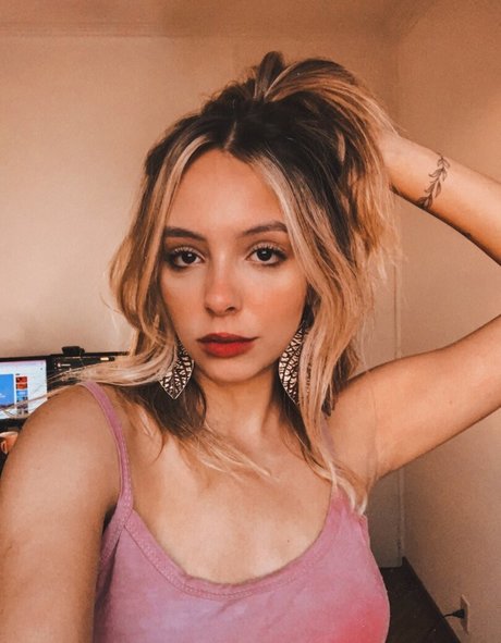 Calistah naked pornstar image